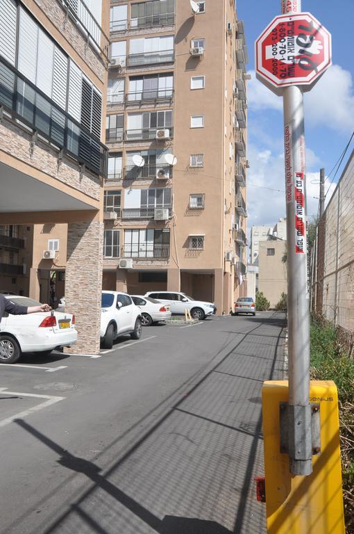 Sky Home Apartment Jabotinsky 8 Бат-Ям Екстер'єр фото